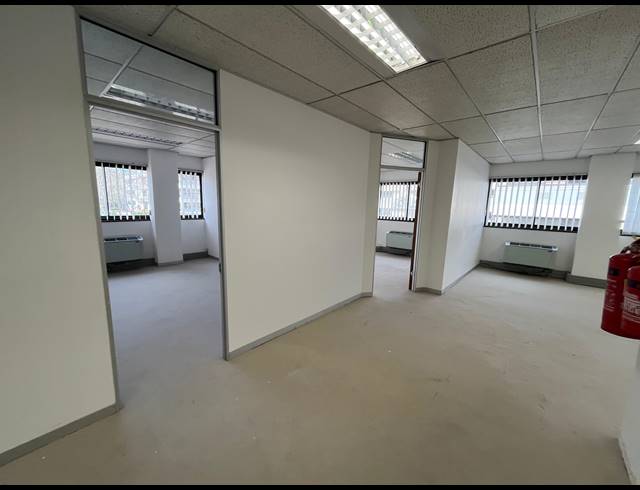 324M² OFFICE TO LET IN PINELANDS